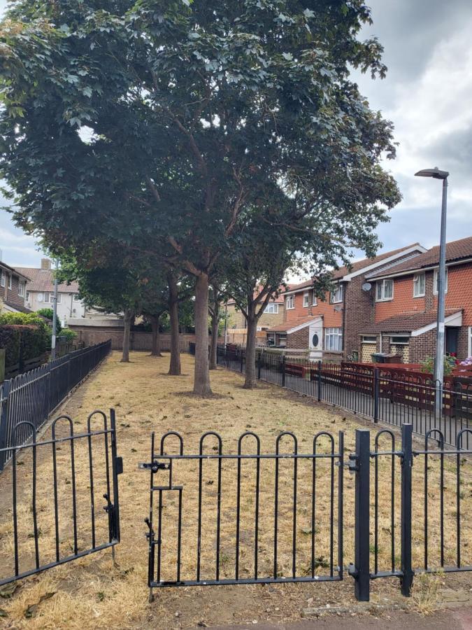 Crane Home In Dagenham With Free Wi Fi エクステリア 写真